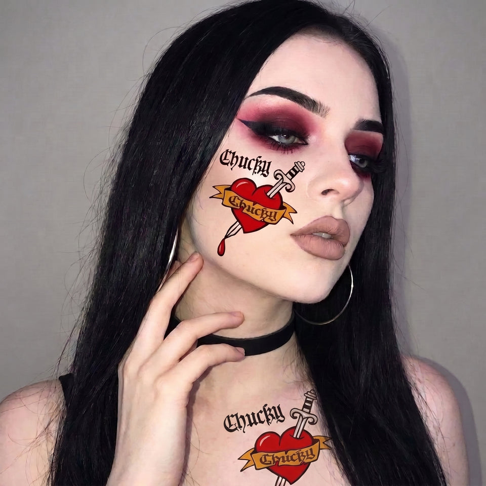 1 feuille de tatouage temporaire réaliste d'Halloween en forme de cœur de Chucky empalé et saignant, autocollant de tatouage factice réaliste, durable et imperméable