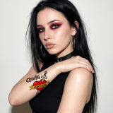 1 feuille de tatouage temporaire réaliste d'Halloween en forme de cœur de Chucky empalé et saignant, autocollant de tatouage factice réaliste, durable et imperméable